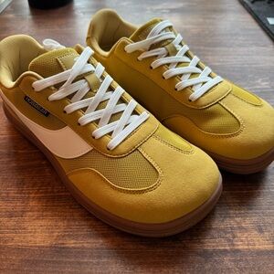 HOBIBEAR wide-toe foot-shape shoes, vegan, cool mustard yellow color, EU size 44